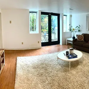 https://charming-private-kitsilano-suite.richmond-hotels.com